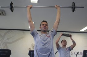 Leandro Castán e Alessandro durante o treino realizado esta manhã no CT Joaquim Grava, localizado no Parque Ecológico do Tiete. O próximo jogo da equipe será amanhã, domingo, dia 20/05, contra o Fluminense, no Pacaembu, abertura do Campeonato Brasileiro de 2012