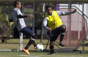 Liedson e Denner que voltam ao time titular durante o treino realizado esta manh no CT Joaquim Grava, localizado no Parque Ecolgico do Tiete. O prximo jogo da equipe ser amanh, domingo, dia 20/05, contra o Fluminense, no Pacaembu, abertura do Campeonato Brasileiro de 2012