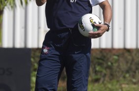 Tite durante o treino realizado esta manh no CT Joaquim Grava, localizado no Parque Ecolgico do Tiete. O prximo jogo da equipe ser amanh, domingo, dia 20/05, contra o Fluminense, no Pacaembu, abertura do Campeonato Brasileiro de 2012