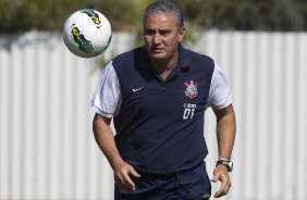 Tite durante o treino realizado esta manhã no CT Joaquim Grava, localizado no Parque Ecológico do Tiete. O próximo jogo da equipe será amanhã, domingo, dia 20/05, contra o Fluminense, no Pacaembu, abertura do Campeonato Brasileiro de 2012