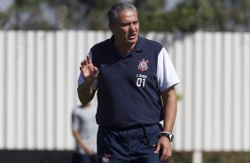 Tite durante o treino realizado esta manhã no CT Joaquim Grava, localizado no Parque Ecológico do Tiete. O próximo jogo da equipe será amanhã, domingo, dia 20/05, contra o Fluminense, no Pacaembu, abertura do Campeonato Brasileiro de 2012