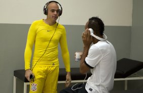 Julio Cesar e Liedson nos vestirios antes da partida entre Corinthians x Fluminense, realizada esta tarde no estdio do Pacaembu, vlida pela 1 rodada do Campeonato Brasileiro de 2012