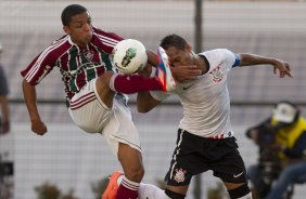 Samuel e Liedson durante a partida entre Corinthians x Fluminense, realizada esta tarde no estádio do Pacaembu, válida pela 1ª rodada do Campeonato Brasileiro de 2012