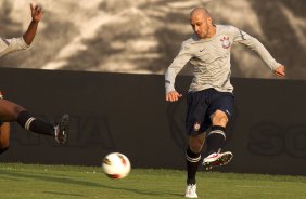 Alessandro durante o treino realizado esta tarde no CT Joaquim Grava, localizado no Parque Ecolgico do Tiete. O prximo jogo da equipe ser quarta-feira a noite, dia 23/05, contra o Vasco da Gama, no Pacaembu, jogo de volta pela Copa Libertadores de Amrica 2012