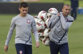 Alex e Emerson durante o treino realizado esta tarde no CT Joaquim Grava, localizado no Parque Ecológico do Tiete. O próximo jogo da equipe será quarta-feira a noite, dia 23/05, contra o Vasco da Gama, no Pacaembu, jogo de volta pela Copa Libertadores de América 2012