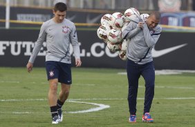 Alex e Emerson durante o treino realizado esta tarde no CT Joaquim Grava, localizado no Parque Ecológico do Tiete. O próximo jogo da equipe será quarta-feira a noite, dia 23/05, contra o Vasco da Gama, no Pacaembu, jogo de volta pela Copa Libertadores de América 2012