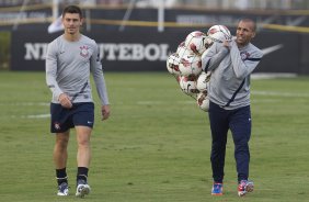 Alex e Emerson durante o treino realizado esta tarde no CT Joaquim Grava, localizado no Parque Ecolgico do Tiete. O prximo jogo da equipe ser quarta-feira a noite, dia 23/05, contra o Vasco da Gama, no Pacaembu, jogo de volta pela Copa Libertadores de Amrica 2012