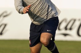 Danilo durante o treino realizado esta tarde no CT Joaquim Grava, localizado no Parque Ecológico do Tiete. O próximo jogo da equipe será quarta-feira a noite, dia 23/05, contra o Vasco da Gama, no Pacaembu, jogo de volta pela Copa Libertadores de América 2012