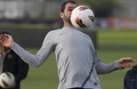 Danilo durante o treino realizado esta tarde no CT Joaquim Grava, localizado no Parque Ecolgico do Tiete. O prximo jogo da equipe ser quarta-feira a noite, dia 23/05, contra o Vasco da Gama, no Pacaembu, jogo de volta pela Copa Libertadores de Amrica 2012