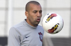 Emerson durante o treino realizado esta tarde no CT Joaquim Grava, localizado no Parque Ecológico do Tiete. O próximo jogo da equipe será quarta-feira a noite, dia 23/05, contra o Vasco da Gama, no Pacaembu, jogo de volta pela Copa Libertadores de América 2012