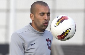 Emerson durante o treino realizado esta tarde no CT Joaquim Grava, localizado no Parque Ecolgico do Tiete. O prximo jogo da equipe ser quarta-feira a noite, dia 23/05, contra o Vasco da Gama, no Pacaembu, jogo de volta pela Copa Libertadores de Amrica 2012