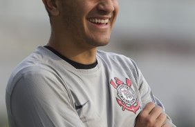 Fabio Santos durante o treino realizado esta tarde no CT Joaquim Grava, localizado no Parque Ecológico do Tiete. O próximo jogo da equipe será quarta-feira a noite, dia 23/05, contra o Vasco da Gama, no Pacaembu, jogo de volta pela Copa Libertadores de América 2012