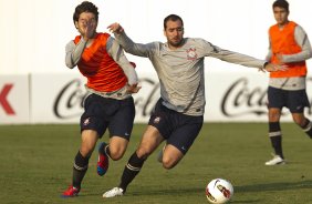 Felipe e Danilo durante o treino realizado esta tarde no CT Joaquim Grava, localizado no Parque Ecológico do Tiete. O próximo jogo da equipe será quarta-feira a noite, dia 23/05, contra o Vasco da Gama, no Pacaembu, jogo de volta pela Copa Libertadores de América 2012