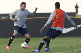 Leandro Castán e Elton durante o treino realizado esta tarde no CT Joaquim Grava, localizado no Parque Ecológico do Tiete. O próximo jogo da equipe será quarta-feira a noite, dia 23/05, contra o Vasco da Gama, no Pacaembu, jogo de volta pela Copa Libertadores de América 2012