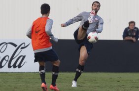 Matheus e Danilo durante o treino realizado esta tarde no CT Joaquim Grava, localizado no Parque Ecológico do Tiete. O próximo jogo da equipe será quarta-feira a noite, dia 23/05, contra o Vasco da Gama, no Pacaembu, jogo de volta pela Copa Libertadores de América 2012