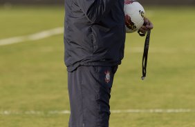 Tite durante o treino realizado esta tarde no CT Joaquim Grava, localizado no Parque Ecolgico do Tiete. O prximo jogo da equipe ser quarta-feira a noite, dia 23/05, contra o Vasco da Gama, no Pacaembu, jogo de volta pela Copa Libertadores de Amrica 2012