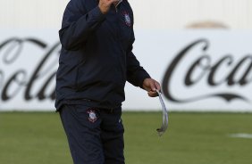 Tite durante o treino realizado esta tarde no CT Joaquim Grava, localizado no Parque Ecolgico do Tiete. O prximo jogo da equipe ser quarta-feira a noite, dia 23/05, contra o Vasco da Gama, no Pacaembu, jogo de volta pela Copa Libertadores de Amrica 2012