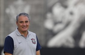 Tite durante o treino realizado esta tarde no CT Joaquim Grava, localizado no Parque Ecolgico do Tiete. O prximo jogo da equipe ser quarta-feira a noite, dia 23/05, contra o Vasco da Gama, no Pacaembu, jogo de volta pela Copa Libertadores de Amrica 2012