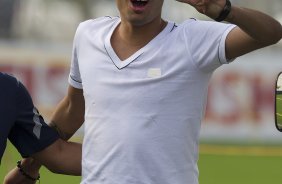 Dentinho veio visitar seus antigos companheiros durante o treino realizado esta tarde no CT Joaquim Grava, localizado no Parque Ecológico do Tiete. O próximo jogo da equipe será amanhã, quarta-feira a noite, dia 23/05, contra o Vasco da Gama, no Pacaembu, jogo de volta pela Copa Libertadores de América 2012