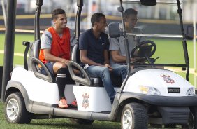 Edenilson (c) reapareceu no CT depois de operacao no pe, durante o treino realizado esta tarde no CT Joaquim Grava, localizado no Parque Ecológico do Tiete. O próximo jogo da equipe será amanhã, quarta-feira a noite, dia 23/05, contra o Vasco da Gama, no Pacaembu, jogo de volta pela Copa Libertadores de América 2012