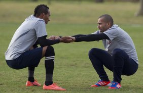 Liedson e Emerson durante o treino realizado esta tarde no CT Joaquim Grava, localizado no Parque Ecológico do Tiete. O próximo jogo da equipe será amanhã, quarta-feira a noite, dia 23/05, contra o Vasco da Gama, no Pacaembu, jogo de volta pela Copa Libertadores de América 2012