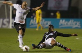 Alessandro e Diego Souza durante a partida entre Corinthians/Brasil x Vasco da Gama/Brasil, realizada esta noite no estdio do Pacaembu, jogo de volta, vlido pelas quartas de final da Copa Libertadores de Amrica 2012