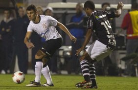 Alex e Renato Silva durante a partida entre Corinthians/Brasil x Vasco da Gama/Brasil, realizada esta noite no estdio do Pacaembu, jogo de volta, vlido pelas quartas de final da Copa Libertadores de Amrica 2012