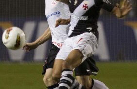 Chico e Eder Luis durante a partida entre Corinthians/Brasil x Vasco da Gama/Brasil, realizada esta noite no estdio do Pacaembu, jogo de volta, vlido pelas quartas de final da Copa Libertadores de Amrica 2012