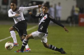 Jorge Henrique e Thiago Feltri durante a partida entre Corinthians/Brasil x Vasco da Gama/Brasil, realizada esta noite no estdio do Pacaembu, jogo de volta, vlido pelas quartas de final da Copa Libertadores de Amrica 2012