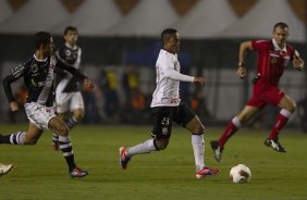 Thiago Feltri e Jorge Henrique durante a partida entre Corinthians/Brasil x Vasco da Gama/Brasil, realizada esta noite no estdio do Pacaembu, jogo de volta, vlido pelas quartas de final da Copa Libertadores de Amrica 2012