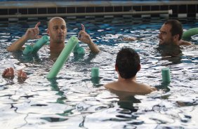 Alessandro durante o treino de recuperao na piscina realizado esta tarde no CT Joaquim Grava, localizado no Parque Ecolgico do Tiete. O prximo jogo da equipe ser domingo, dia 27/05, contra o Atltico-MG, no estdio Independncia em Belo Horizonte, vlido pela segunda rodada do Campeonato Brasileiro 2012