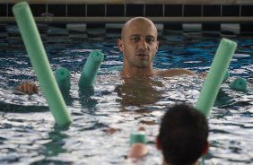 Alessandro durante o treino de recuperao na piscina realizado esta tarde no CT Joaquim Grava, localizado no Parque Ecolgico do Tiete. O prximo jogo da equipe ser domingo, dia 27/05, contra o Atltico-MG, no estdio Independncia em Belo Horizonte, vlido pela segunda rodada do Campeonato Brasileiro 2012