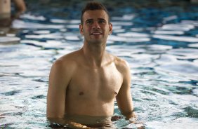 Leandro Castán durante o treino de recuperação na piscina realizado esta tarde no CT Joaquim Grava, localizado no Parque Ecológico do Tiete. O próximo jogo da equipe será domingo, dia 27/05, contra o Atlético-MG, no estádio Independência em Belo Horizonte, válido pela segunda rodada do Campeonato Brasileiro 2012