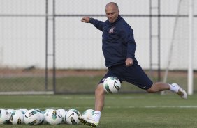 Mauri Lima, preparador de goleiros durante o treino realizado esta tarde no CT Joaquim Grava, localizado no Parque Ecolgico do Tiete. O prximo jogo da equipe ser domingo, dia 27/05, contra o Atltico-MG, no estdio Independncia em Belo Horizonte, vlido pela segunda rodada do Campeonato Brasileiro 2012