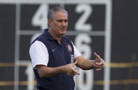 Tite durante o treino realizado esta tarde no CT Joaquim Grava, localizado no Parque Ecolgico do Tiete. O prximo jogo da equipe ser domingo, dia 27/05, contra o Atltico-MG, no estdio Independncia em Belo Horizonte, vlido pela segunda rodada do Campeonato Brasileiro 2012