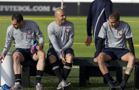 Danilo, Alessandro e Fabio Santos durante o treino realizado esta tarde no CT Joaquim Grava, localizado no Parque Ecolgico do Tiete. O prximo jogo da equipe ser domingo, dia 27/05, contra o Atltico-MG, no estdio Independncia em Belo Horizonte, vlido pela segunda rodada do Campeonato Brasileiro 2012