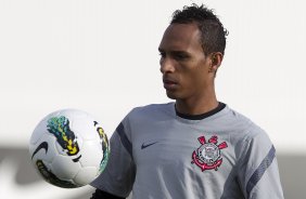 Liedson durante o treino realizado esta tarde no CT Joaquim Grava, localizado no Parque Ecolgico do Tiete. O prximo jogo da equipe ser domingo, dia 27/05, contra o Atltico-MG, no estdio Independncia em Belo Horizonte, vlido pela segunda rodada do Campeonato Brasileiro 2012