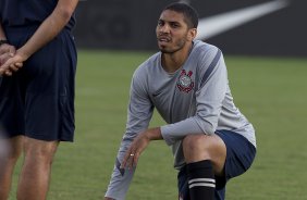 O auxiliar Fabio Carille e Wallace durante o treino realizado esta tarde no CT Joaquim Grava, localizado no Parque Ecolgico do Tiete. O prximo jogo da equipe ser domingo, dia 27/05, contra o Atltico-MG, no estdio Independncia em Belo Horizonte, vlido pela segunda rodada do Campeonato Brasileiro 2012