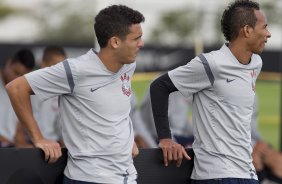 Ramon e Liedson durante o treino realizado esta tarde no CT Joaquim Grava, localizado no Parque Ecolgico do Tiete. O prximo jogo da equipe ser domingo, dia 27/05, contra o Atltico-MG, no estdio Independncia em Belo Horizonte, vlido pela segunda rodada do Campeonato Brasileiro 2012