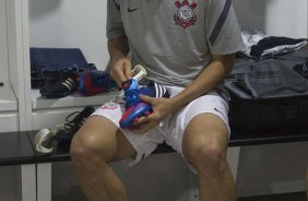 Danilo nos vestiários antes da partida entre Atlético-MG x Corinthians realizada esta tarde no estádio Independência/BH, válida pela 2ª rodada do Campeonato Brasileiro de 2012