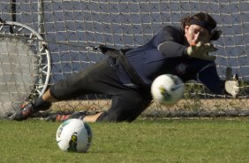 Cassio durante o treino realizado esta manh no CT Joaquim Grava, localizado no Parque Ecolgico do Tiete. O prximo jogo da equipe ser quinta-feira, dia 07/06, contra o Figueirense/SC, no estdio do Pacaembu, vlido pela terceira rodada do Campeonato Brasileiro 2012