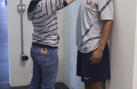 O recem contratado, o atacante Romarinho, ex-Bragantino, fez avaliações com a nutricionista Christine Neves, durante o treino realizado esta tarde no CT Joaquim Grava, localizado no Parque Ecológico do Tiete. O próximo jogo da equipe será quinta-feira, dia 07/06, contra o Figueirense/SC, no estádio do Pacaembu, válido pela terceira rodada do Campeonato Brasileiro 2012