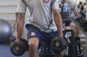 Paulinho durante o treino realizado esta manh na academia de musculacao no CT Joaquim Grava, localizado no Parque Ecolgico do Tiete. O prximo jogo da equipe ser quinta-feira, dia 07/06, contra o Figueirense/SC, no estdio do Pacaembu, vlido pela terceira rodada do Campeonato Brasileiro 2012