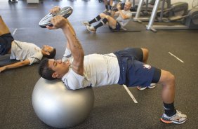 Paulinho durante o treino realizado esta manh na academia de musculacao no CT Joaquim Grava, localizado no Parque Ecolgico do Tiete. O prximo jogo da equipe ser quinta-feira, dia 07/06, contra o Figueirense/SC, no estdio do Pacaembu, vlido pela terceira rodada do Campeonato Brasileiro 2012