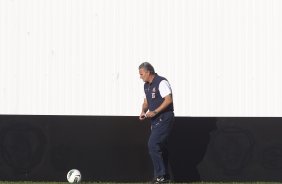 Tite durante o treino realizado esta tarde no CT Joaquim Grava, localizado no Parque Ecológico do Tiete. O próximo jogo da equipe será quinta-feira, dia 07/06, contra o Figueirense/SC, no estádio do Pacaembu, válido pela terceira rodada do Campeonato Brasileiro 2012