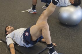 Welder e Paulinho durante o treino realizado esta manhã na academia de musculacao no CT Joaquim Grava, localizado no Parque Ecológico do Tiete. O próximo jogo da equipe será quinta-feira, dia 07/06, contra o Figueirense/SC, no estádio do Pacaembu, válido pela terceira rodada do Campeonato Brasileiro 2012