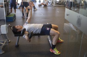 Willian durante o treino realizado esta manh na academia de musculacao no CT Joaquim Grava, localizado no Parque Ecolgico do Tiete. O prximo jogo da equipe ser quinta-feira, dia 07/06, contra o Figueirense/SC, no estdio do Pacaembu, vlido pela terceira rodada do Campeonato Brasileiro 2012