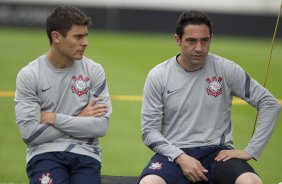 Alex e Chicão durante o treino realizado esta tarde no CT Joaquim Grava, localizado no Parque Ecológico do Tiete. O próximo jogo da equipe será quarta-feira, dia 07/06, contra o Figueirense/SC, no estádio do Pacaembu, válido pela terceira rodada do Campeonato Brasileiro 2012