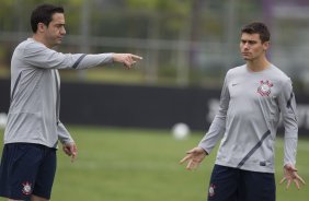 Chicão e Alex durante o treino realizado esta tarde no CT Joaquim Grava, localizado no Parque Ecológico do Tiete. O próximo jogo da equipe será quarta-feira, dia 07/06, contra o Figueirense/SC, no estádio do Pacaembu, válido pela terceira rodada do Campeonato Brasileiro 2012