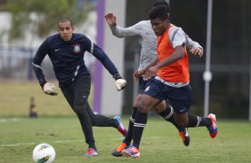 Danilo Fernandes e Ualefi durante o treino realizado esta manhã no CT Joaquim Grava, localizado no Parque Ecológico do Tiete. O próximo jogo da equipe será quarta-feira, dia 07/06, contra o Figueirense/SC, no estádio do Pacaembu, válido pela terceira rodada do Campeonato Brasileiro 2012